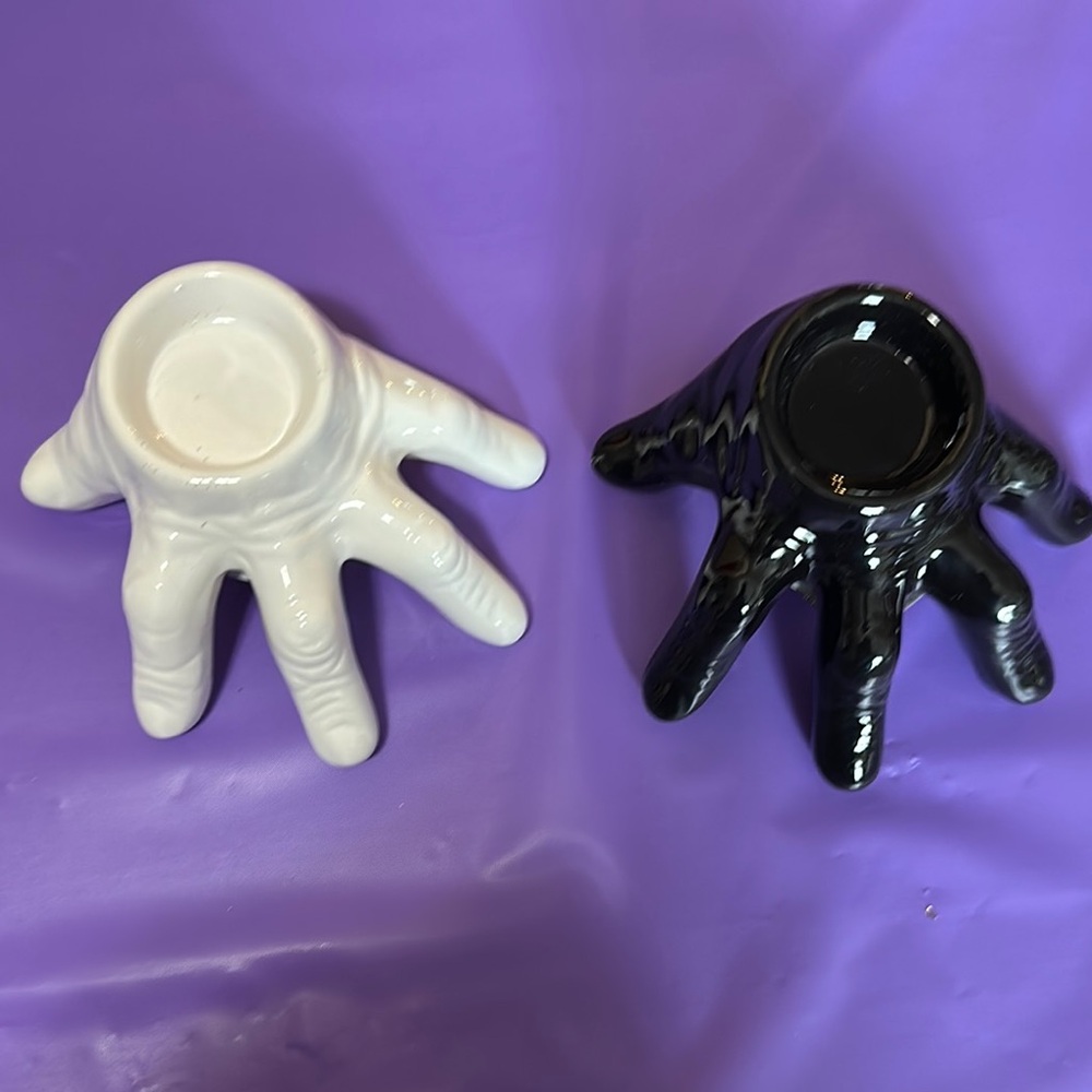 Black and White Hand-Shaped Holders